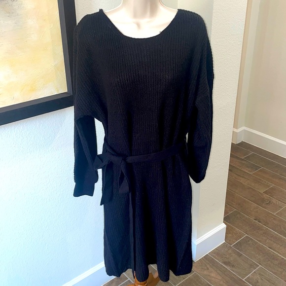 FULL CIRCLE TRENDS SIZE 2X.. BLACK KNIT DRESS WITH BELT AND AWESOME SLEEVES! - Picture 1 of 10